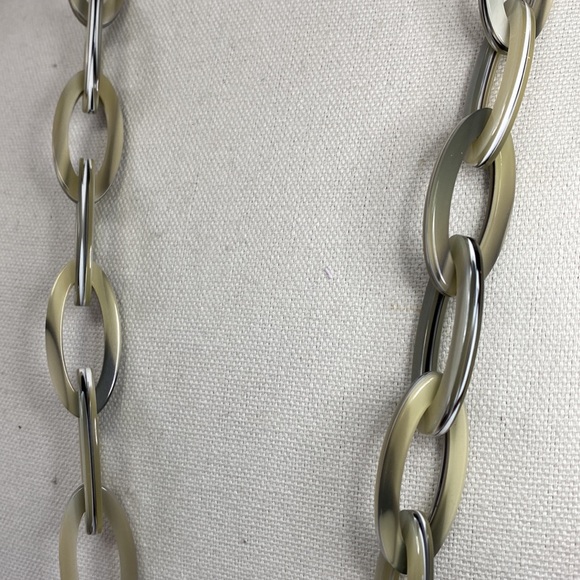 Long gray beige tone J Crew link necklace - Picture 4 of 7